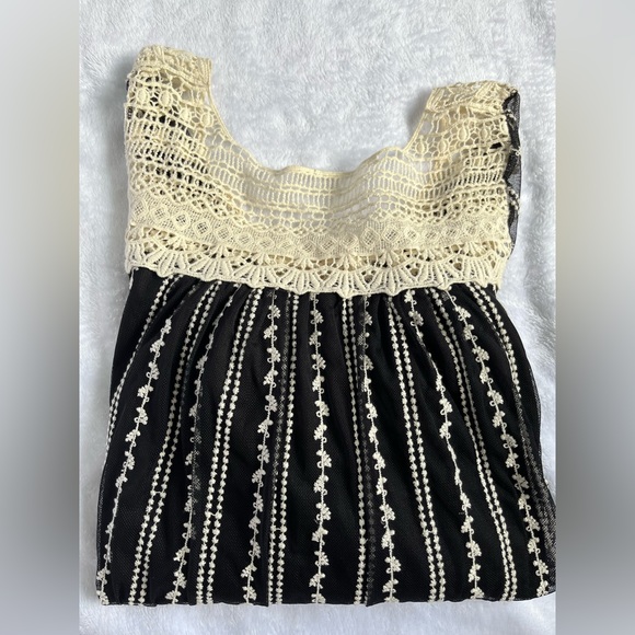 ALTARD STATE | W + B Crochet + Lace top - Picture 6 of 6